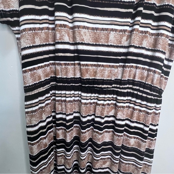 Addition Elle Love & Legend Faux Wrap Maxi
Dress Size 2x - Picture 8 of 10